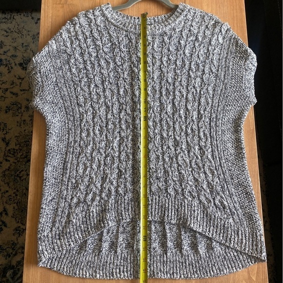 Marled Cable Knit Crewneck Sweater - Picture 4 of 7